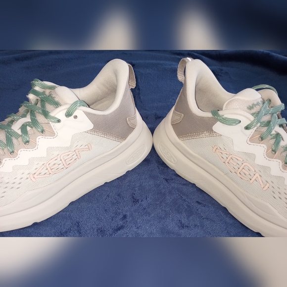 Keen Women's Birch/PeachPrft Sneakers - Picture 5 of 6